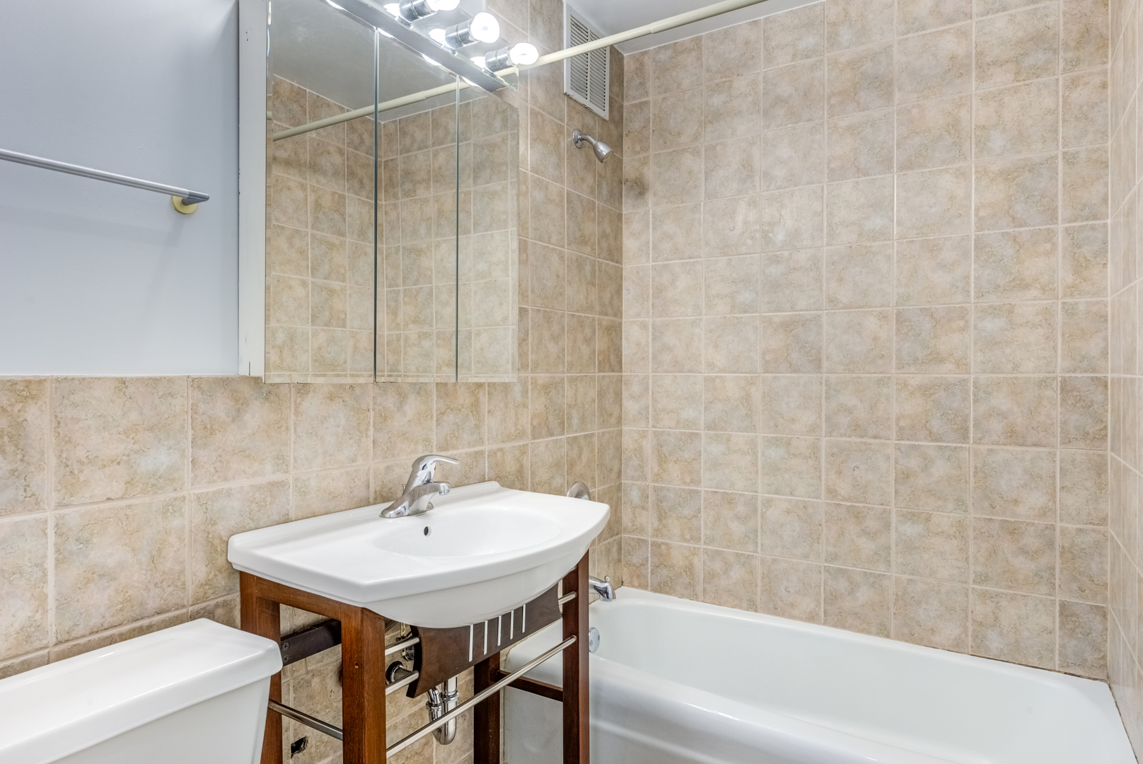 655 West Irving Park Road, Unit 5011 Chicago, IL 60613 - Photo 17 of 23 a bathroom with a sink shower and a bathtub
