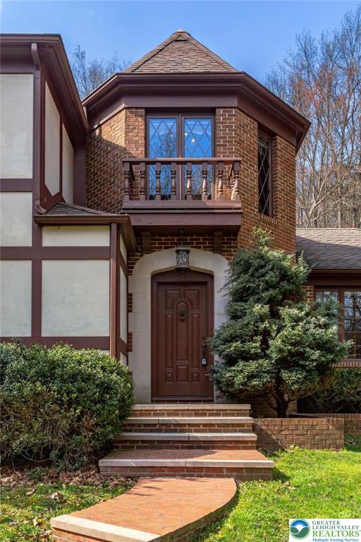 79 Country Club Road Ashland, PA 17921 - Photo 5 of 47 a front view of a house with garden