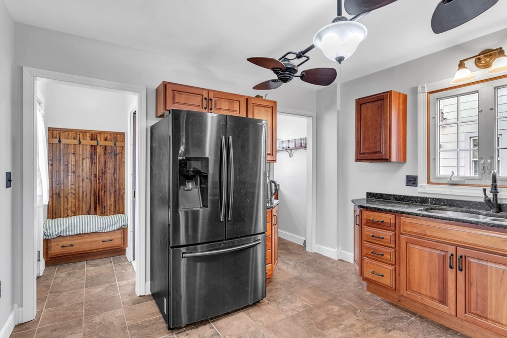 88 Redlands Street Springfield, MA 01104 - Photo 12 of 42