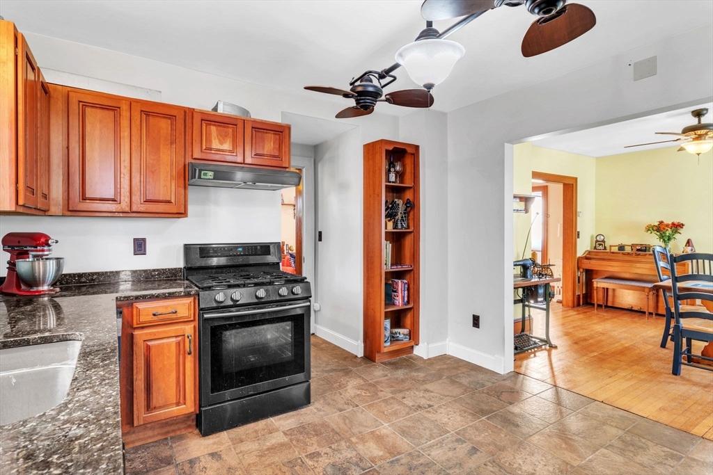 88 Redlands Street Springfield, MA 01104 - Photo 14 of 42