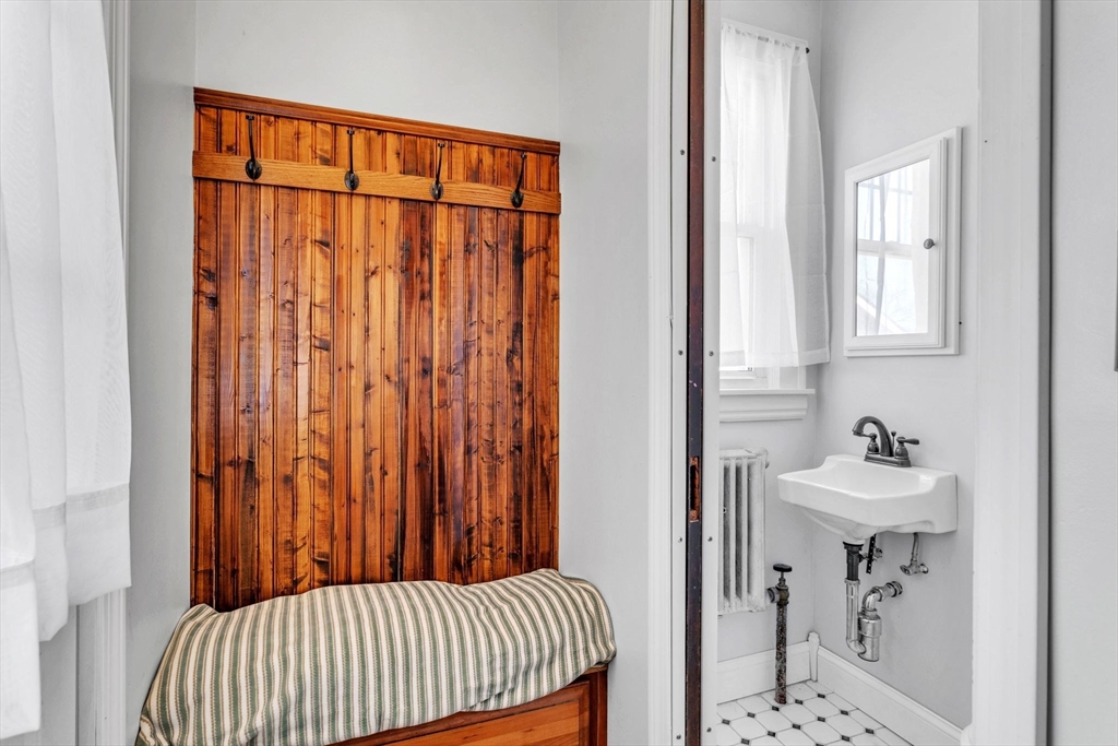 88 Redlands Street Springfield, MA 01104 - Photo 17 of 42