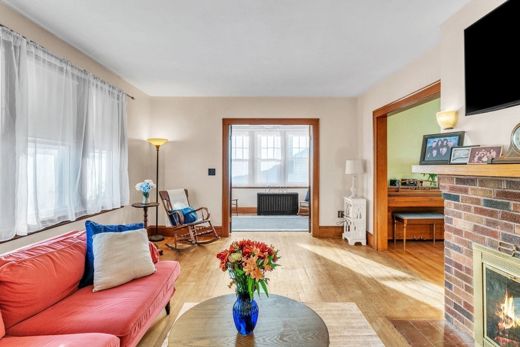 88 Redlands Street Springfield, MA 01104 - Photo 5 of 42