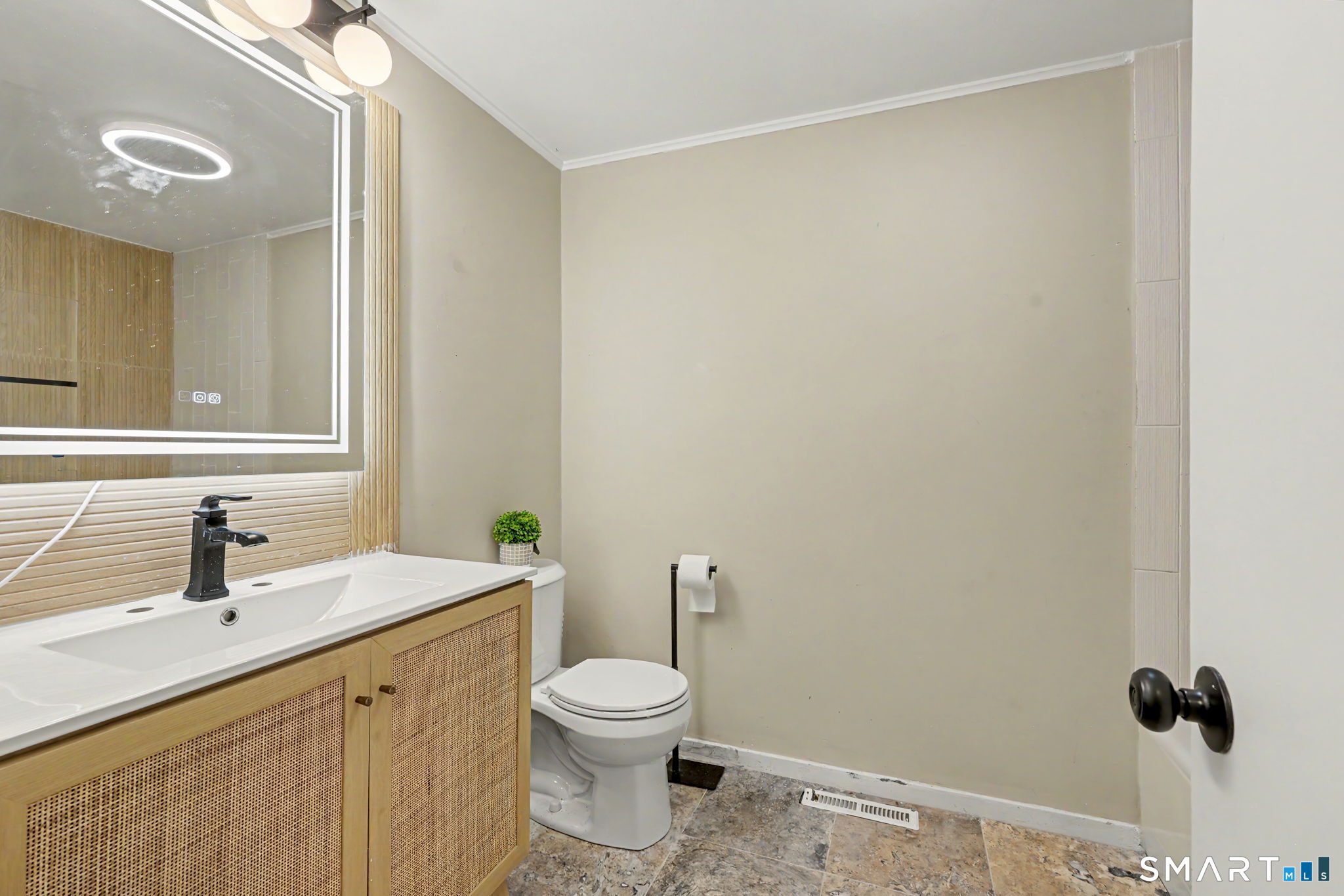 480 Riders Lane Fairfield, CT 06824 - Photo 26 of 34 Lower level full bath