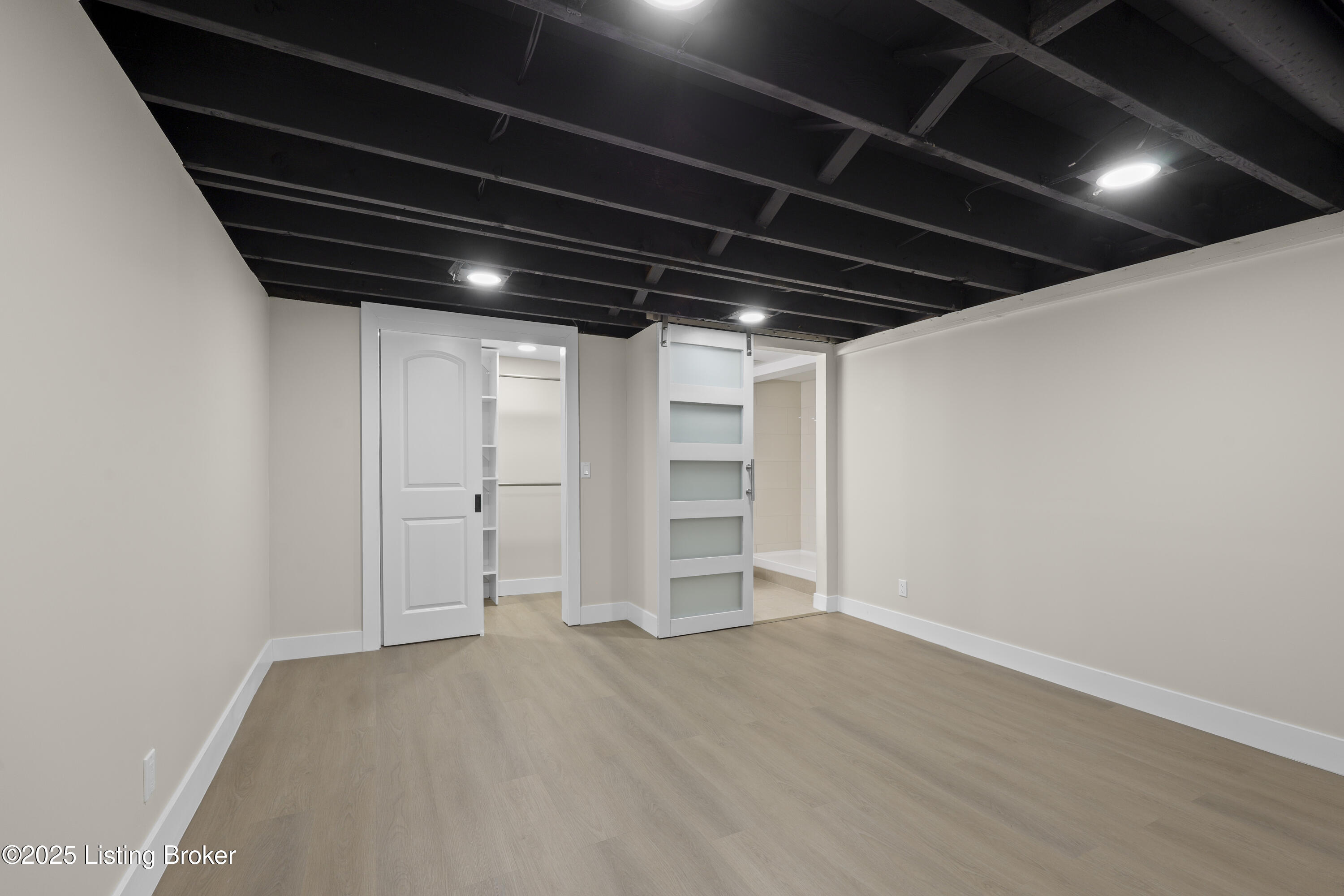 3816 Chatham Road Louisville, KY 40218 - Photo 24 of 30 EOSR9530