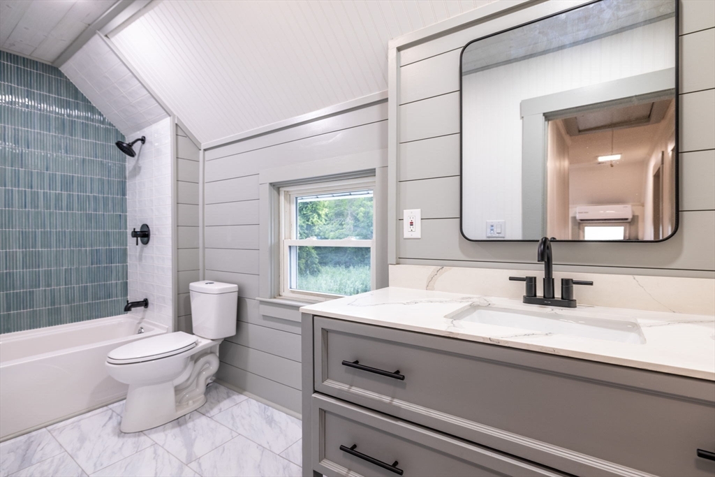 155 Fairhaven Road Mattapoisett, MA 02739 - Photo 5 of 34 Gallery Image 5