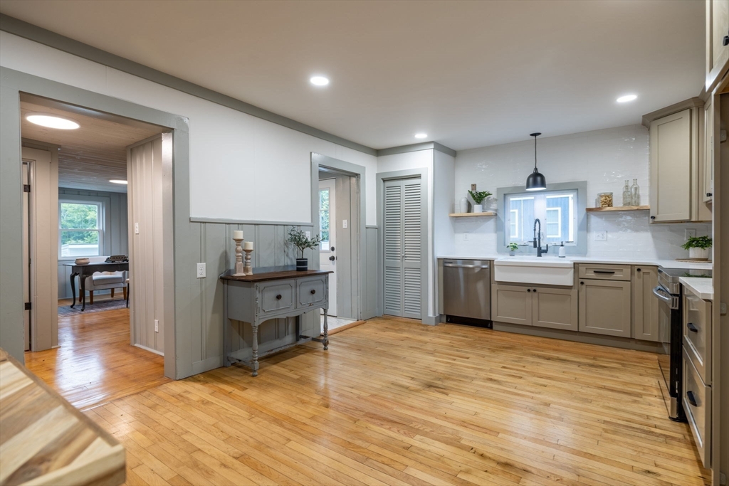 155 Fairhaven Road Mattapoisett, MA 02739 - Photo 7 of 34 Gallery Image 7