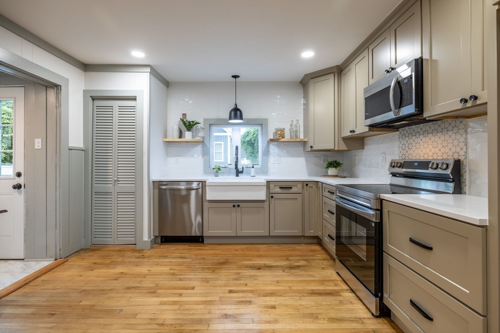 155 Fairhaven Road Mattapoisett, MA 02739 - Photo 10 of 34 Gallery Image 10