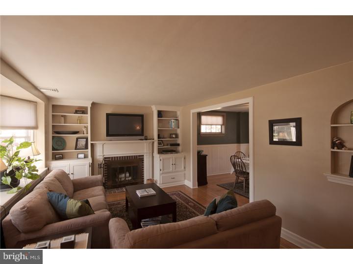 49 West Chelfield Road Glenside, PA 19038 - Photo 2 of 21 Living Room