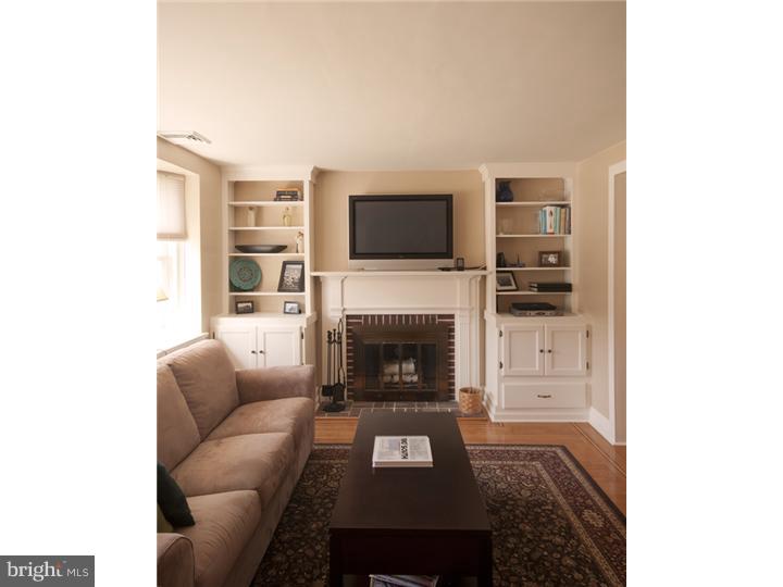 49 West Chelfield Road Glenside, PA 19038 - Photo 4 of 21 Fireplace