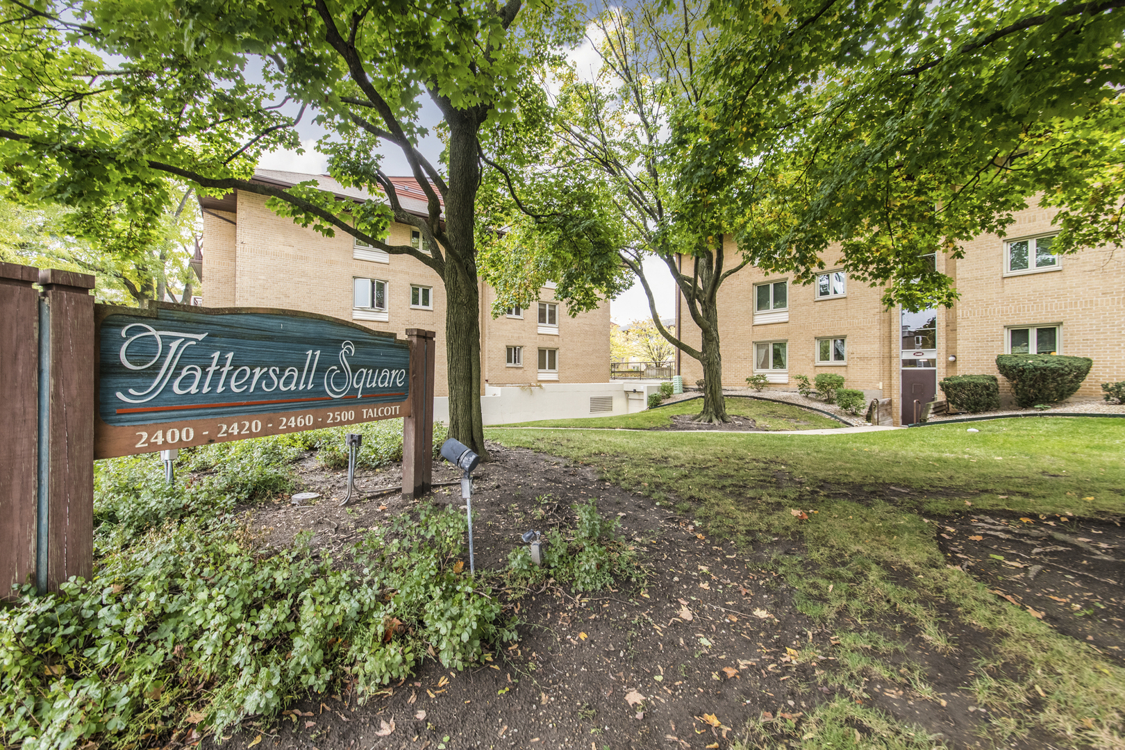 2400 West Talcott Road, Unit 324 Park Ridge, IL 60068 - Photo 23 of 26 a view of a sign in front of a white house