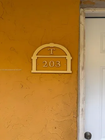 $213,900 | 17901 Northwest 68th Avenue, Unit T203, Hialeah, FL 33015