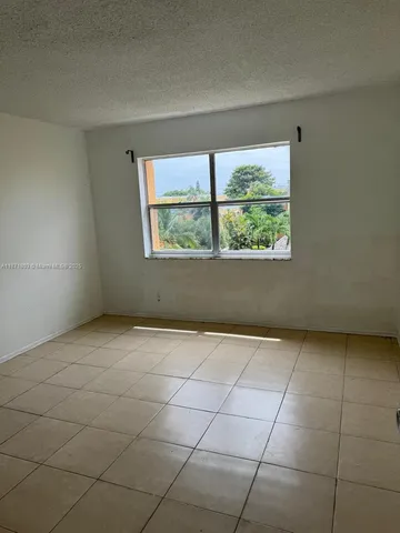 $214,900 | 17901 Northwest 68th Avenue, Unit T203, Hialeah, FL 33015