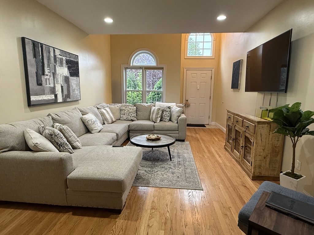 21 Knowlton Circle, Unit 21 Upton, MA 01568 - Photo 3 of 19