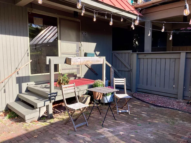 $679,900 | 125 Redrock Drive, Unit 201, Burlington, VT 05401