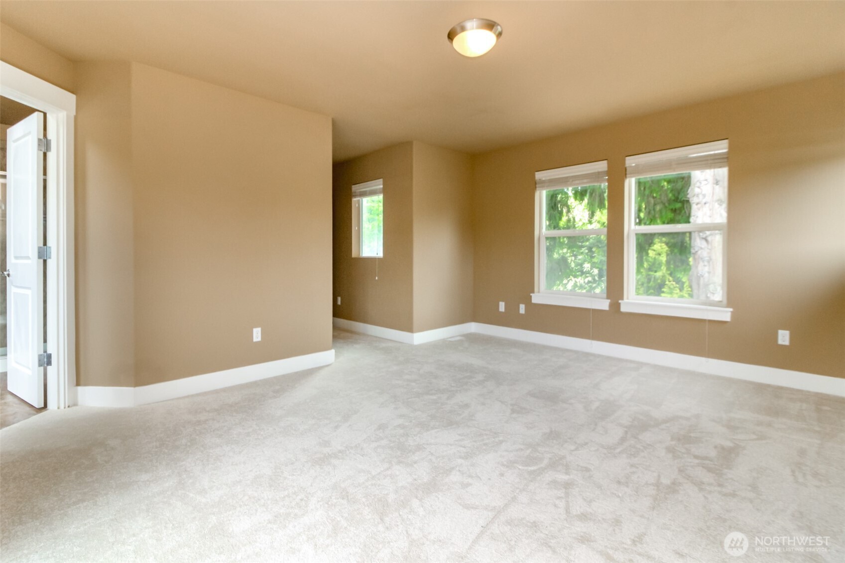 3000 South Mt Baker Boulevard Seattle, WA 98144 - Photo 21 of 40 an empty room with windows