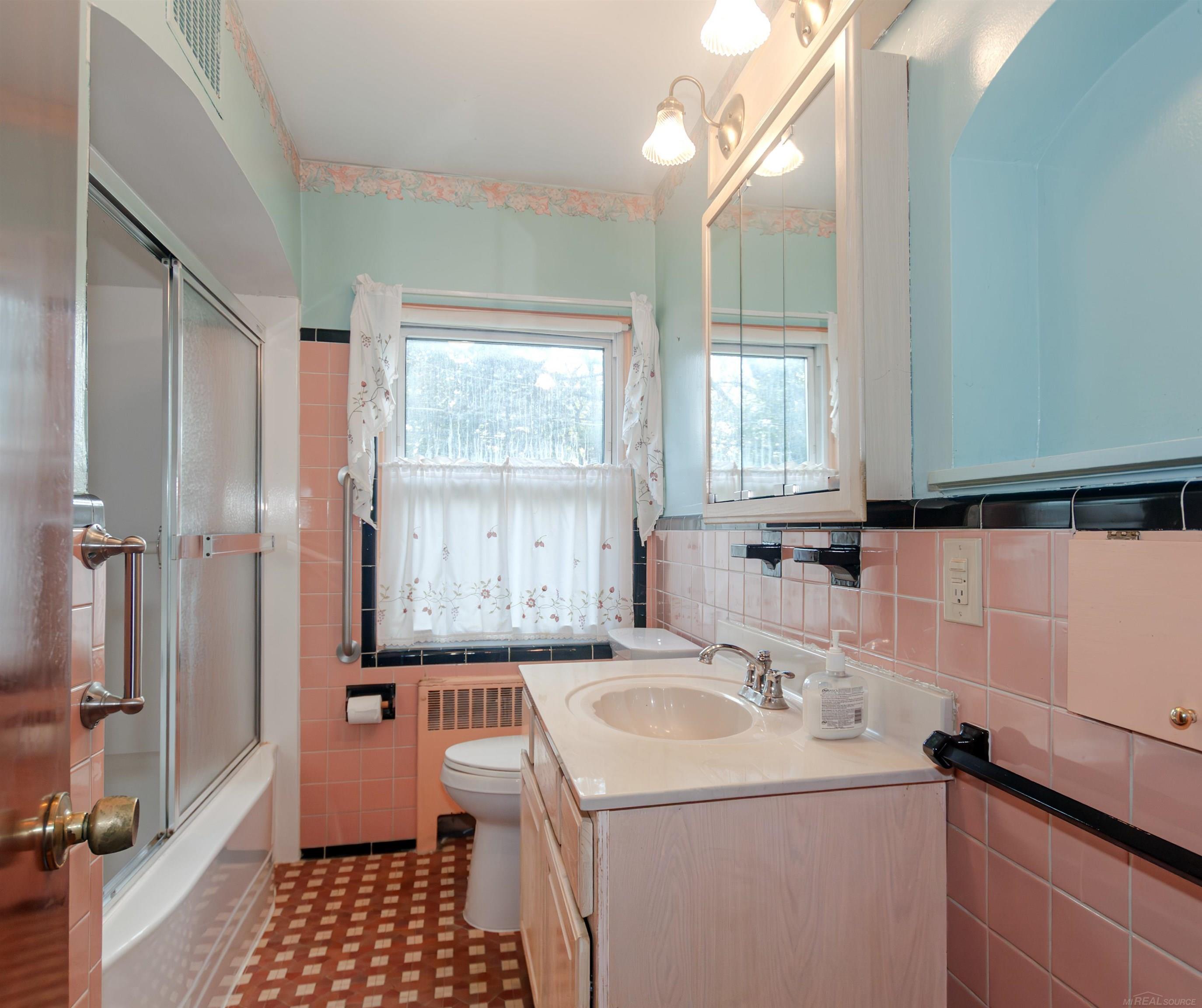 2039 Hampton Road Grosse Pointe Woods, MI 48236 - Photo 16 of 31