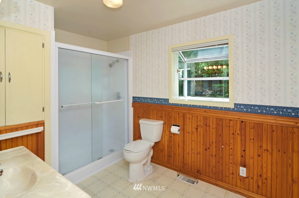 4338 Tracyton Beach Road Northwest Bremerton, WA 98310 - Photo 14 of 24 Gallery Image 14