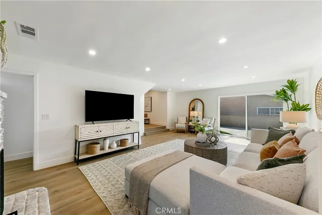 $1,095,000 | 1113 West Desford Street, Torrance, CA 90502