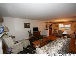 2016 Schoolhouse Lane Springfield, IL 62704 - Photo 3 of 10 Gallery Image 3