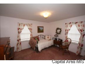 2016 Schoolhouse Lane Springfield, IL 62704 - Photo 8 of 10 Gallery Image 8
