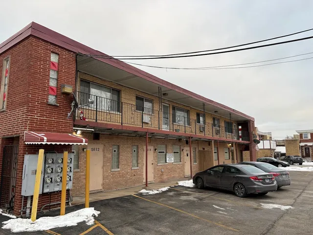 $1,100 | 9824 South Cicero Avenue, Unit 2C, Oak Lawn, IL 60453
