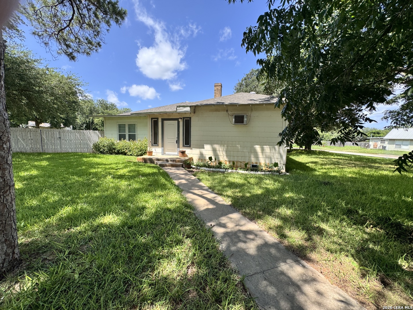 604 East Rio Grande Street Pearsall, TX 78061 - Photo 14 of 31