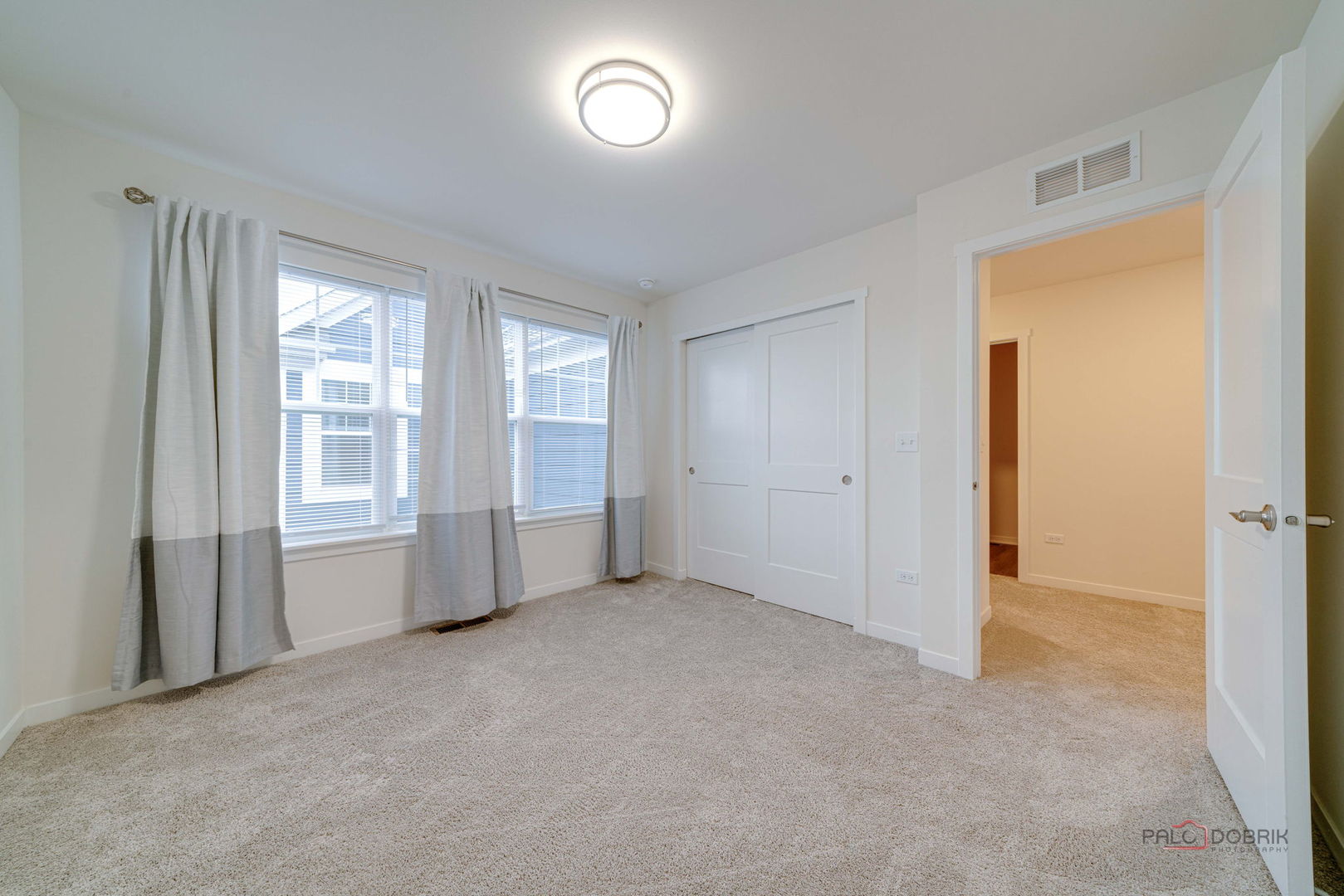 356 Hoffmann Drive Buffalo Grove, IL 60089 - Photo 25 of 35 an empty room with windows and closet