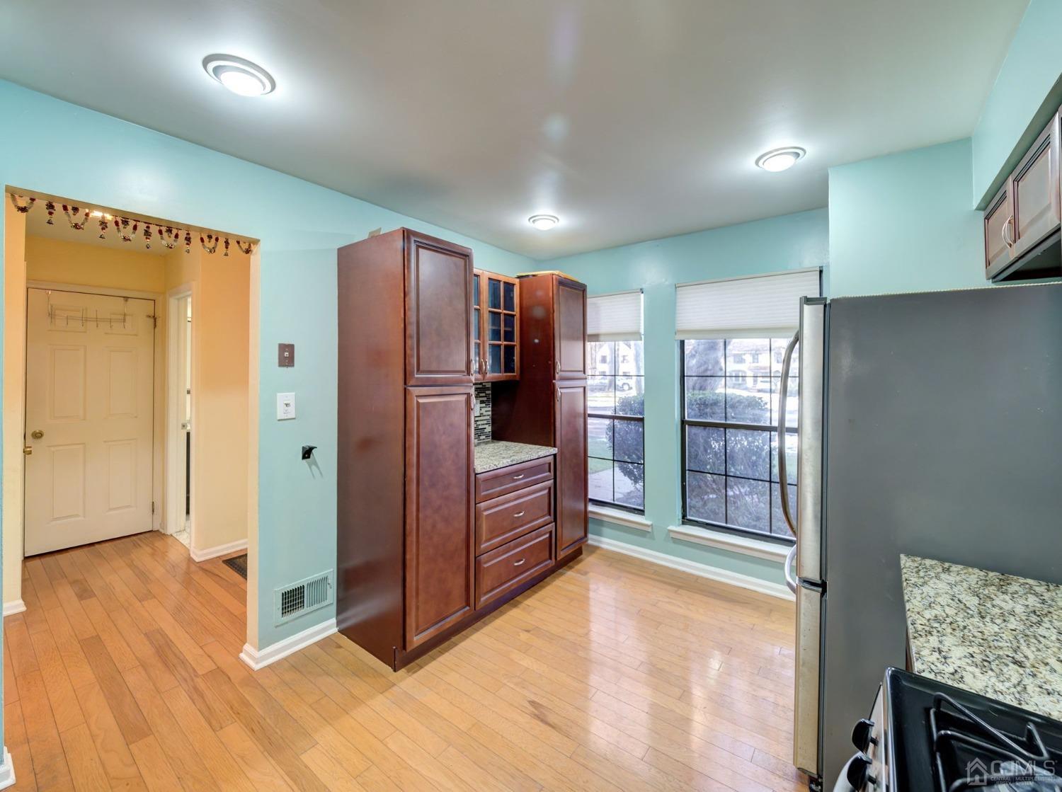 3802 Cricket Circle Edison, NJ 08820 - Photo 6 of 26 a view of livingroom with furniture