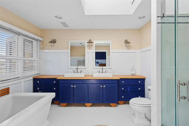 $4,500,000 | 3 Watersedge Drive, Quogue, NY 11959