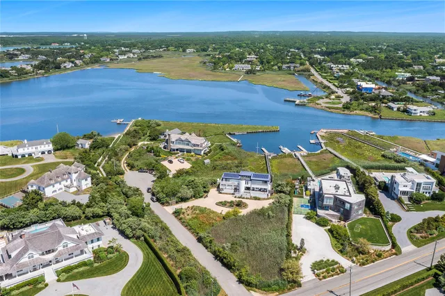 $4,500,000 | 3 Watersedge Drive, Quogue, NY 11959