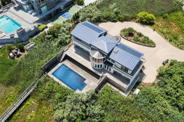 $4,500,000 | 3 Watersedge Drive, Quogue, NY 11959