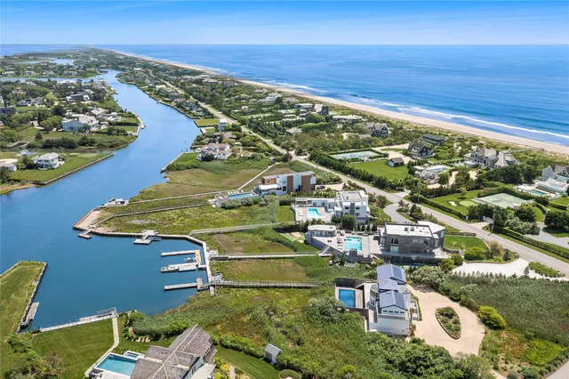 $4,500,000 | 3 Watersedge Drive, Quogue, NY 11959