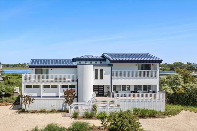 $4,500,000 | 3 Watersedge Drive, Quogue, NY 11959