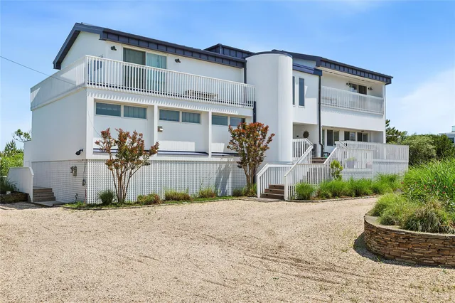 $4,500,000 | 3 Watersedge Drive, Quogue, NY 11959