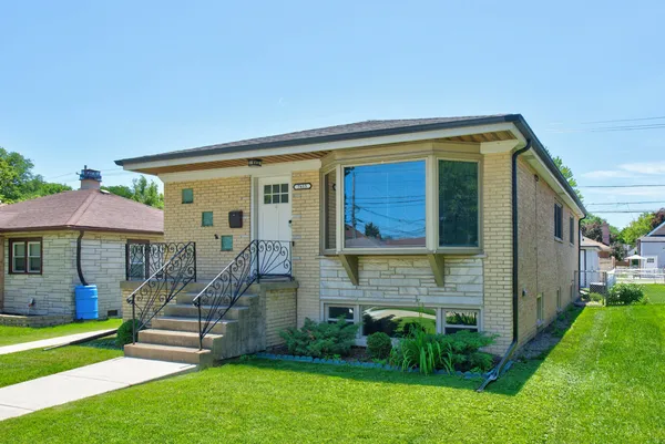 $575,000 | 7615 West Bryn Mawr Avenue, Chicago, IL 60631
