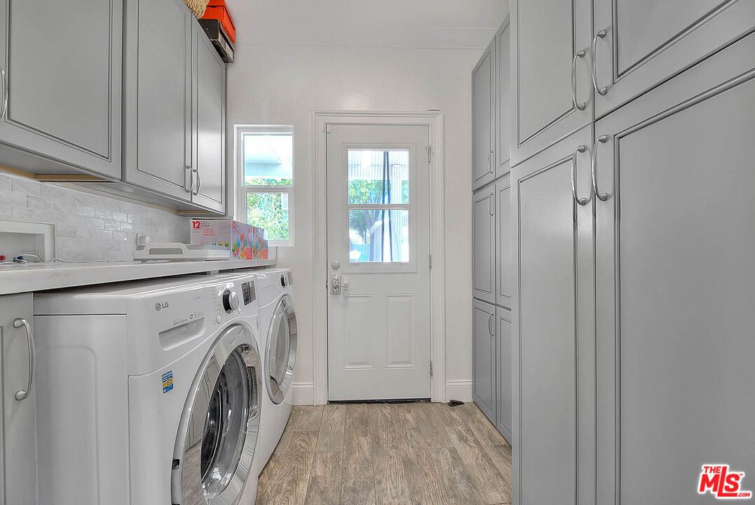 283 West Howard Street Pasadena, CA 91103 - Photo 17 of 21 a utility room with dryer and washer