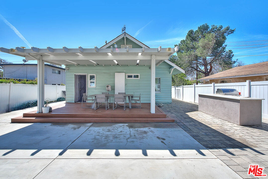 283 West Howard Street Pasadena, CA 91103 - Photo 18 of 21 a view of a house with entertaining space