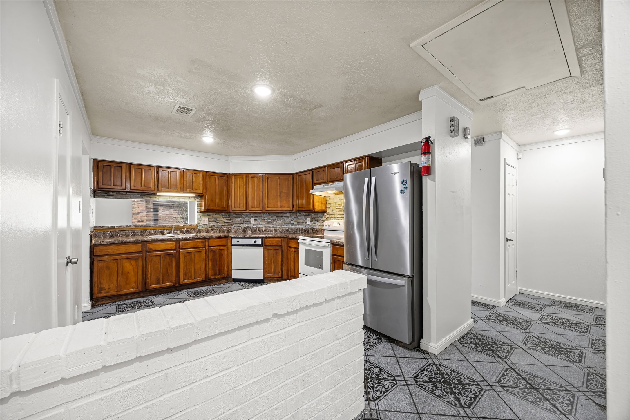7226 Ridgeberry Drive Houston, TX 77095 - Photo 11 of 31 a kitchen with stainless steel appliances kitchen island granite countertop a refrigerator and a sink