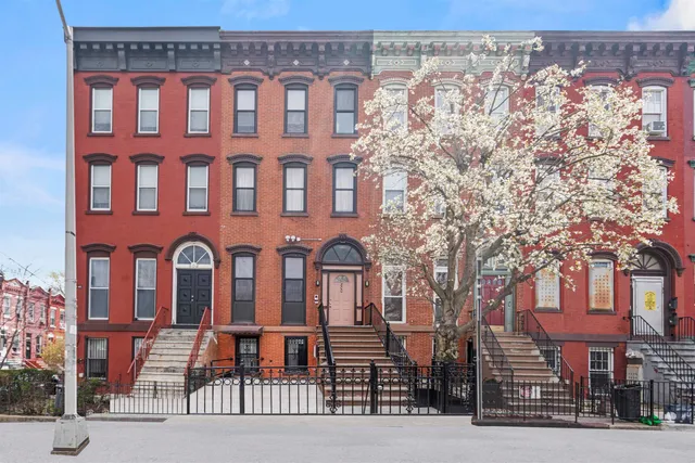 $1,800 | 800 Ocean Avenue, Unit 4, Jersey City, NJ 07304