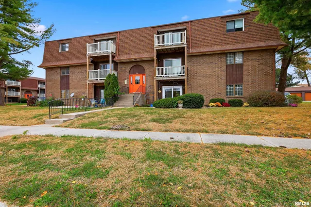 $80,000 | 1249 48th Avenue, Unit 18, East Moline, IL 61244