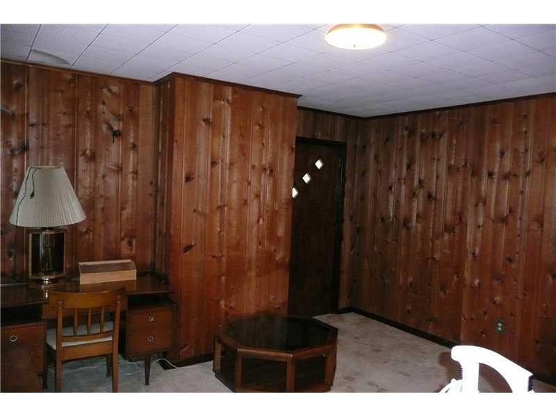 154 Hinkel Road Pittsburgh, PA 15229 - Photo 3 of 8 Family Room.