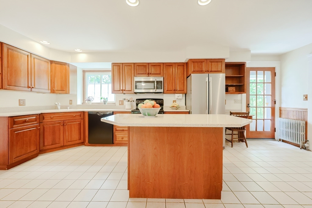89 Bay State Road Rehoboth, MA 02769 - Photo 5 of 36 Gallery Image 5