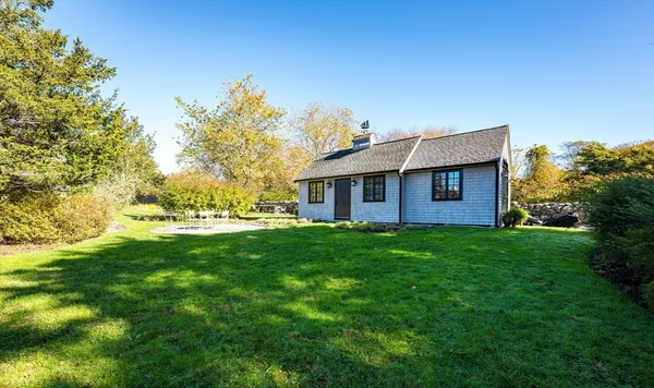 a view of a house with a backyard