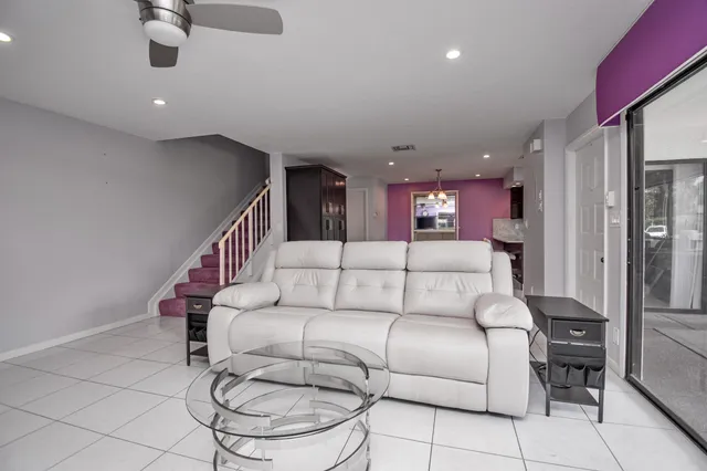 $334,900 | 9460 Southwest 61st Way, Unit B, Boca Raton, FL 33428