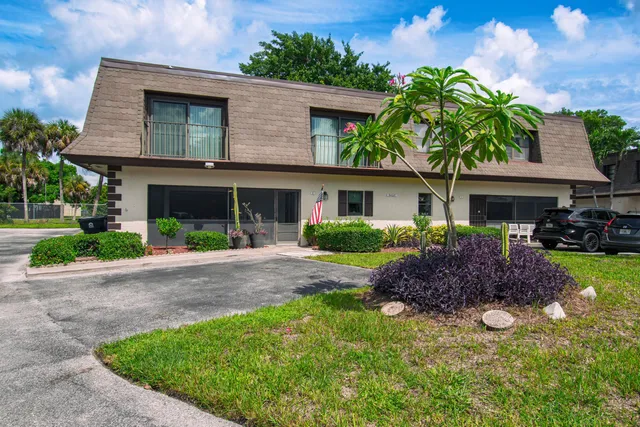 $334,900 | 9460 Southwest 61st Way, Unit B, Boca Raton, FL 33428