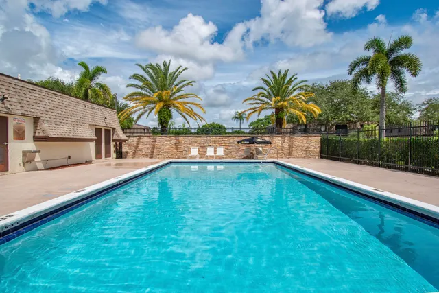 $334,900 | 9460 Southwest 61st Way, Unit B, Boca Raton, FL 33428