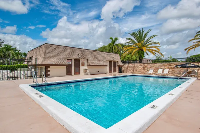 $334,900 | 9460 Southwest 61st Way, Unit B, Boca Raton, FL 33428