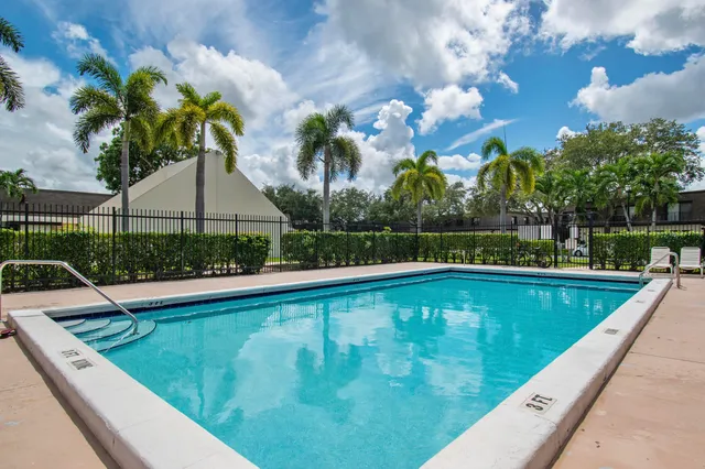 $334,900 | 9460 Southwest 61st Way, Unit B, Boca Raton, FL 33428