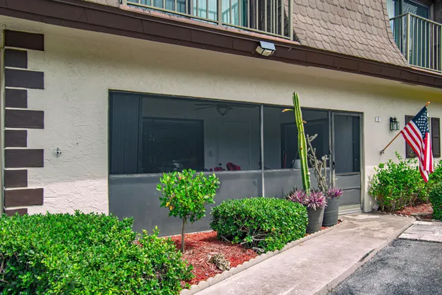 $334,900 | 9460 Southwest 61st Way, Unit B, Boca Raton, FL 33428