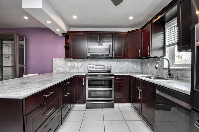 $334,900 | 9460 Southwest 61st Way, Unit B, Boca Raton, FL 33428